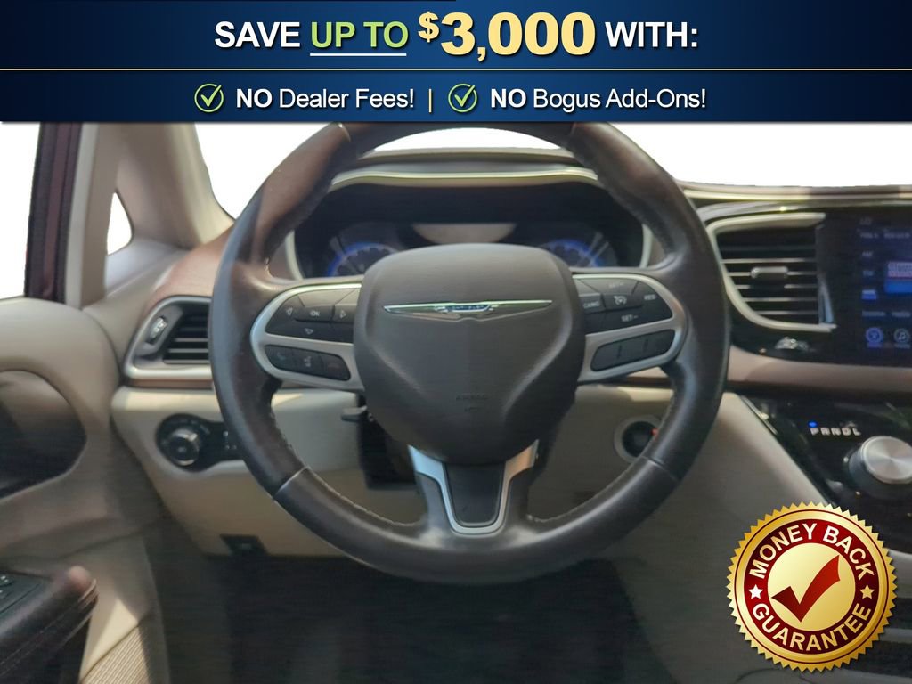 Used 2017 Chrysler Pacifica Touring-L FWD image 18
