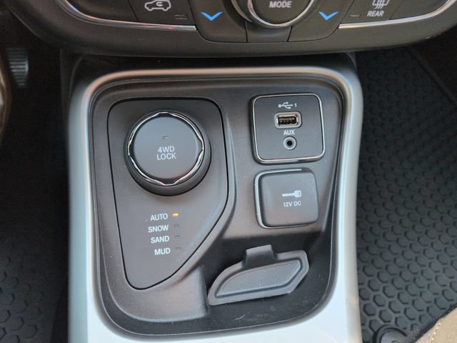 Used 2020 Jeep Compass Latitude w/ Cold Weather Group AWD/4WD image 41