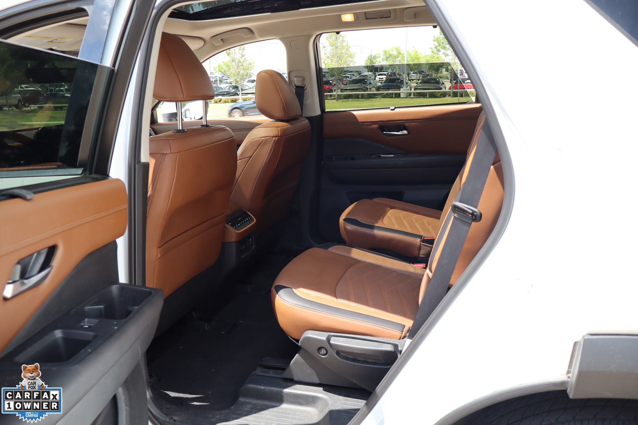 Used 2025 Nissan Pathfinder Platinum FWD image 26