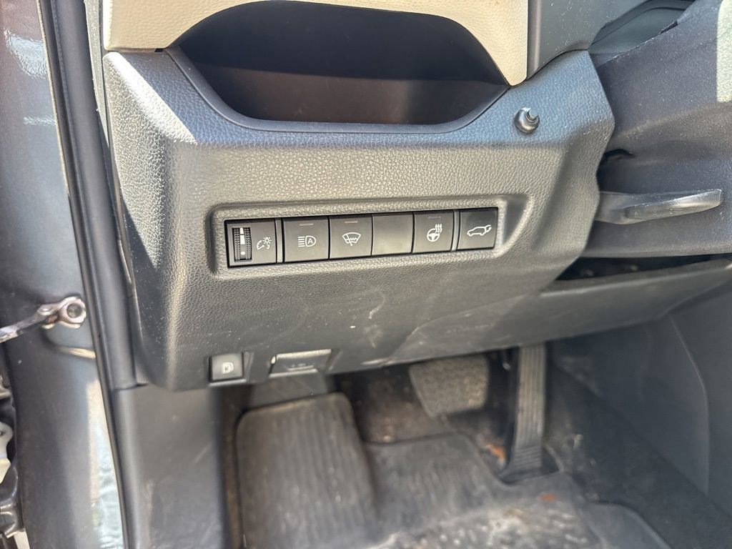 Used 2022 Toyota RAV4 XLE Premium image 22