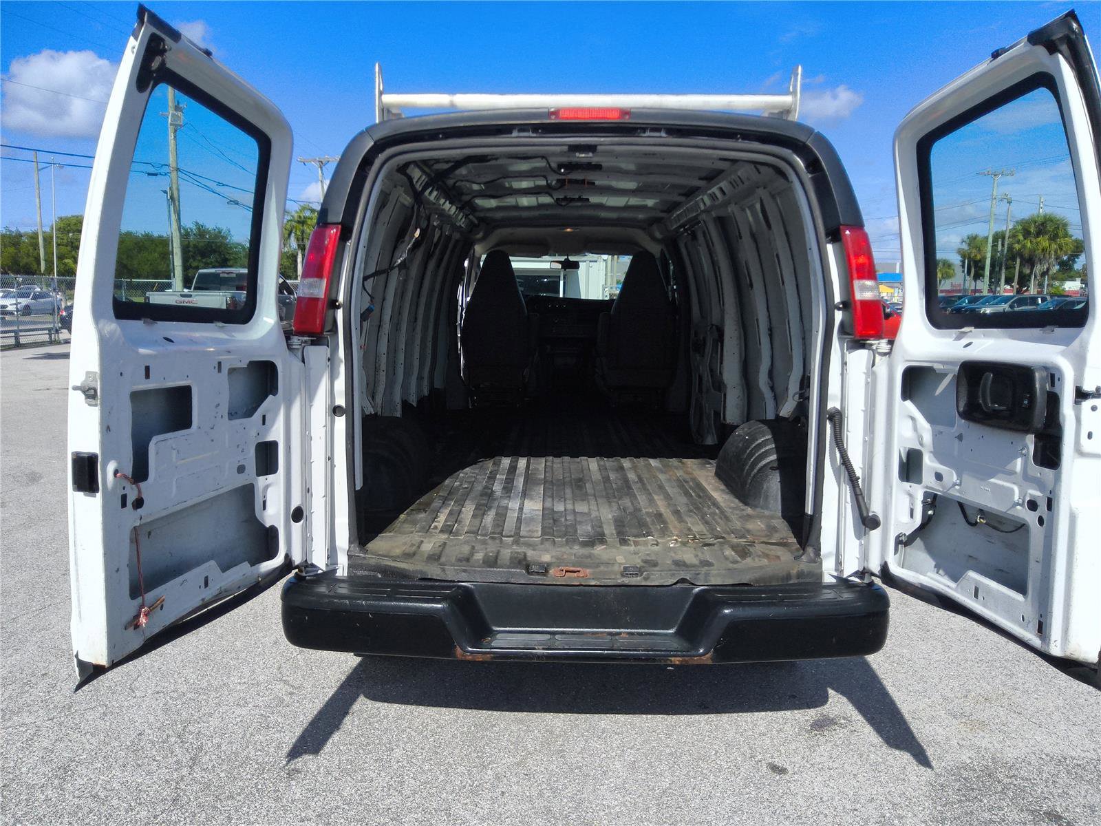 Used 2020 Chevrolet Express 2500 Extended w/ Driver Convenience Package RWD image 15