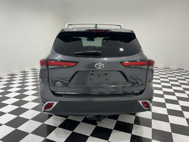 Used 2022 Toyota Highlander XLE FWD image 3