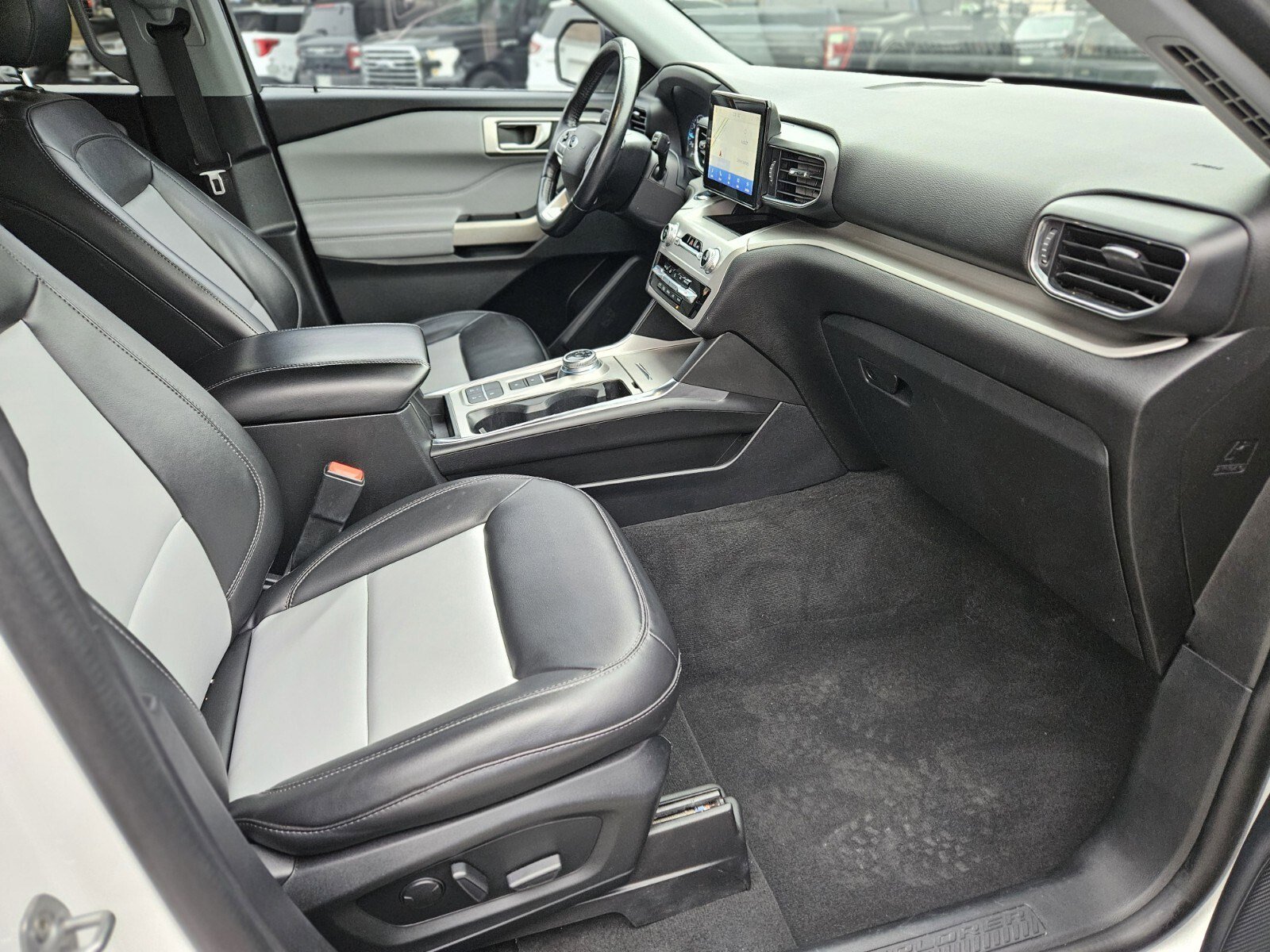 Certified 2022 Ford Explorer XLT w/ Equipment Group 202A image 12