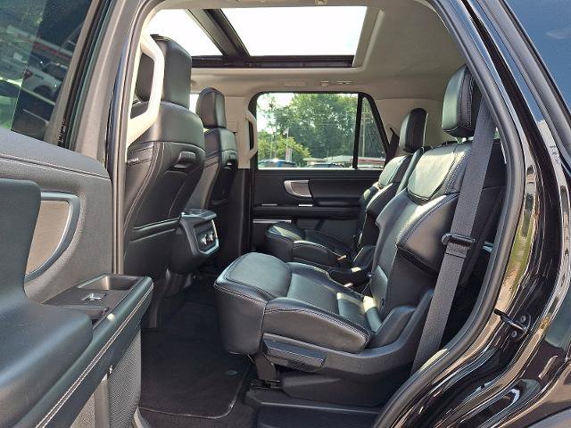 Certified 2025 Ford Expedition Platinum AWD/4WD image 10