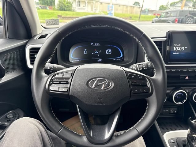 Used 2024 Hyundai Venue Limited FWD image 18