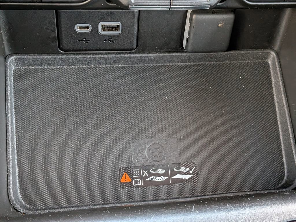 Used 2022 Chevrolet Suburban RST w/ Sport Performance Package image 23