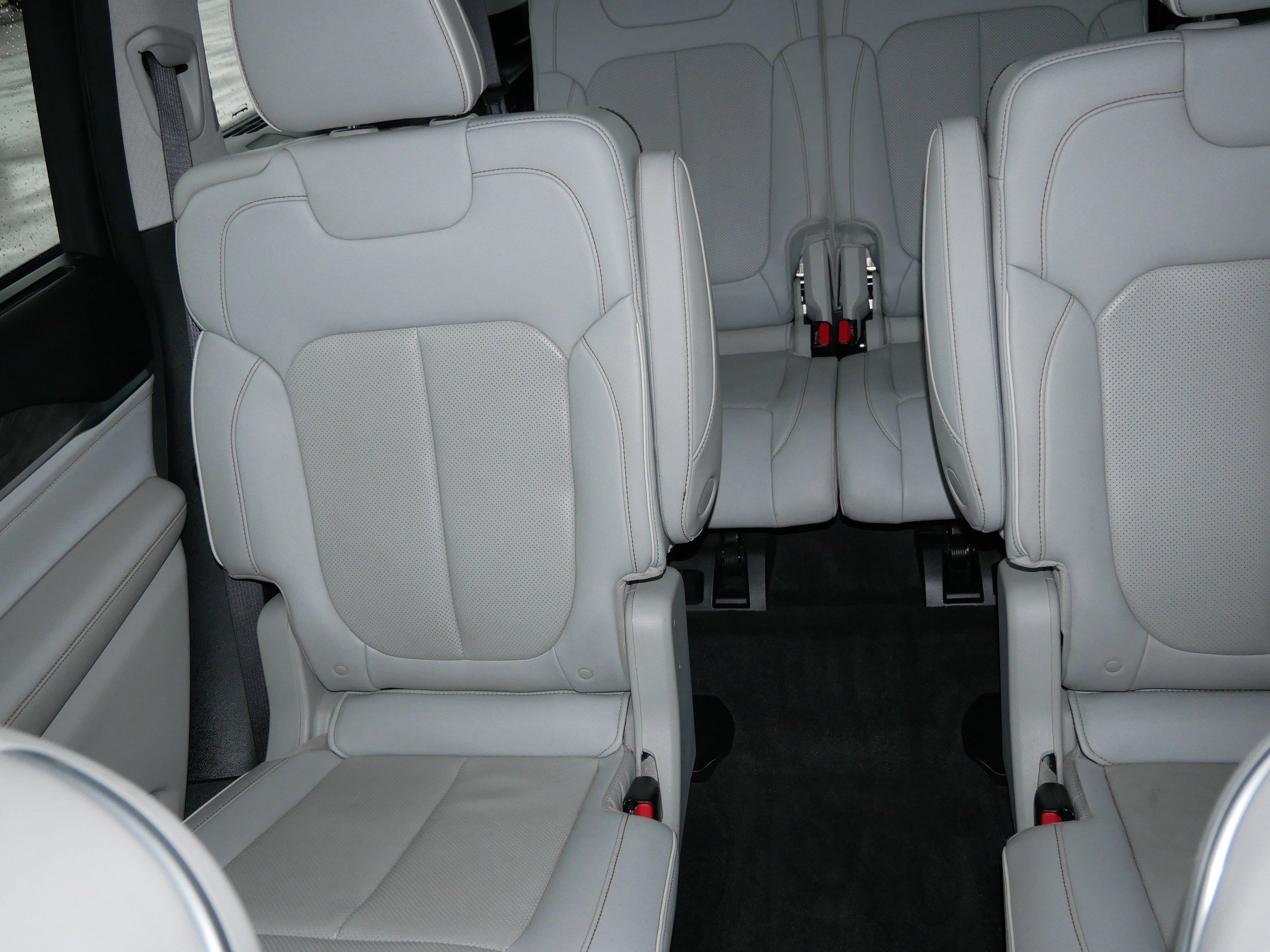 Used 2021 Jeep Grand Cherokee L Overland w/ Advanced Protech Group III AWD/4WD image 13