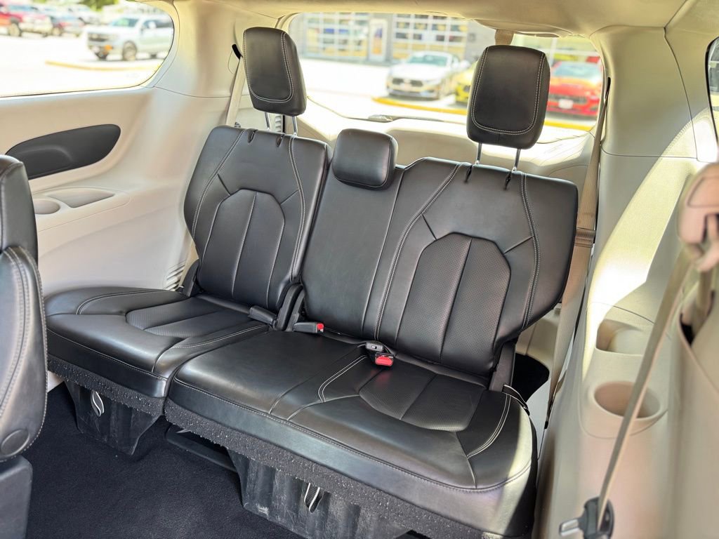Used 2023 Chrysler Pacifica Touring-L FWD image 40