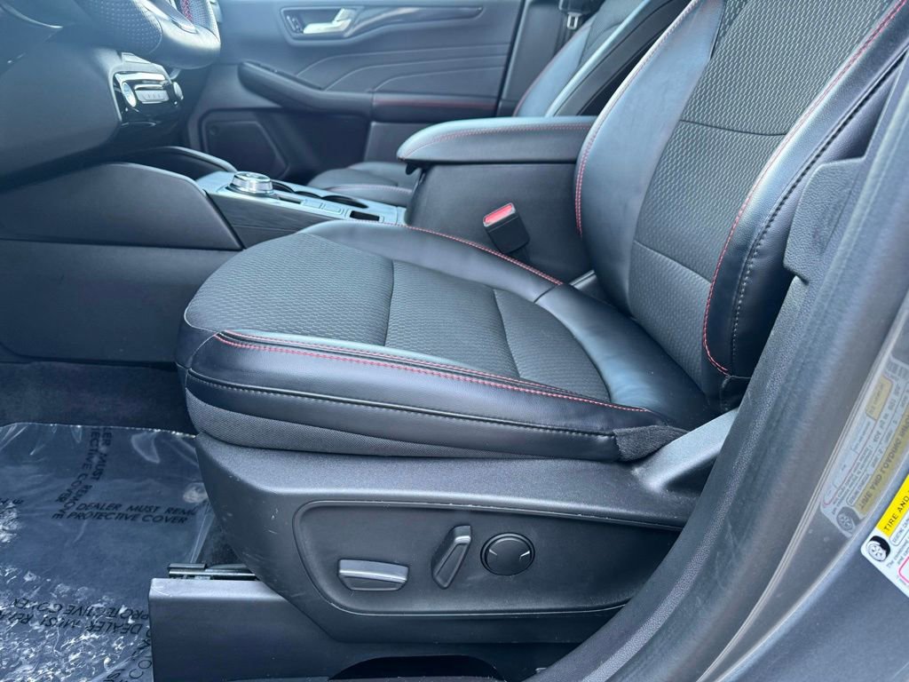Certified 2023 Ford Escape ST-Line w/ Tech Pack #1 AWD/4WD image 5
