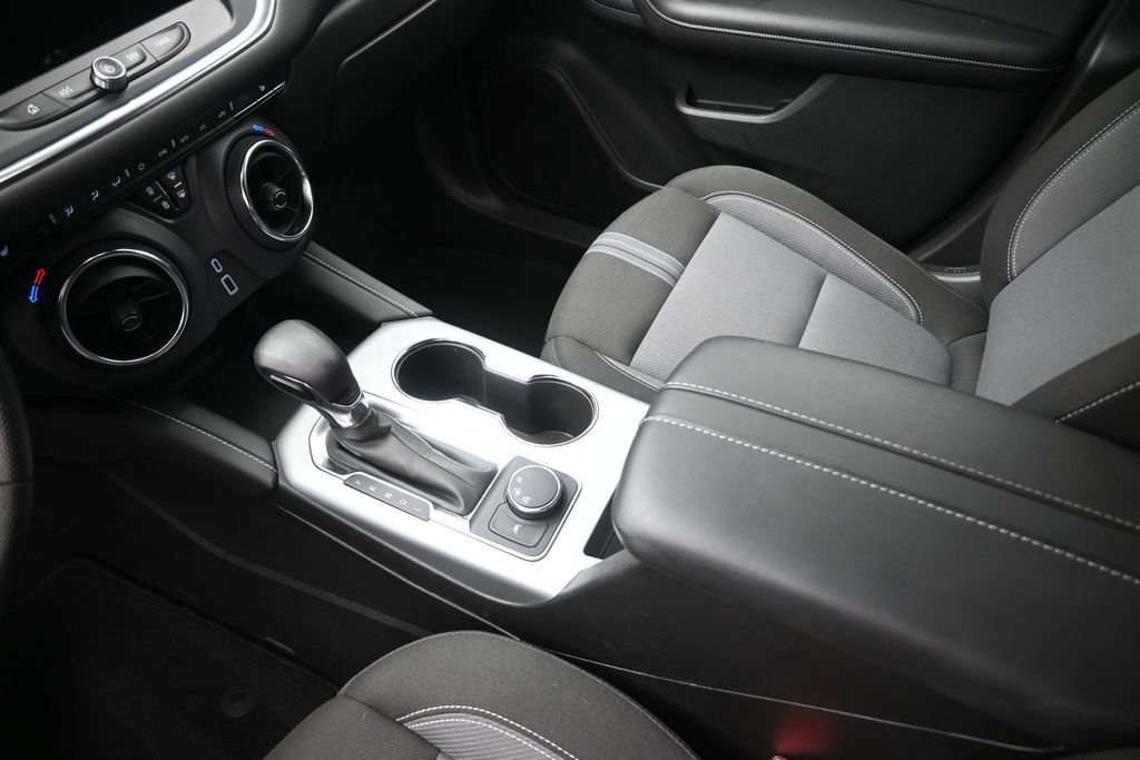 Used 2025 Chevrolet Blazer LT FWD image 4