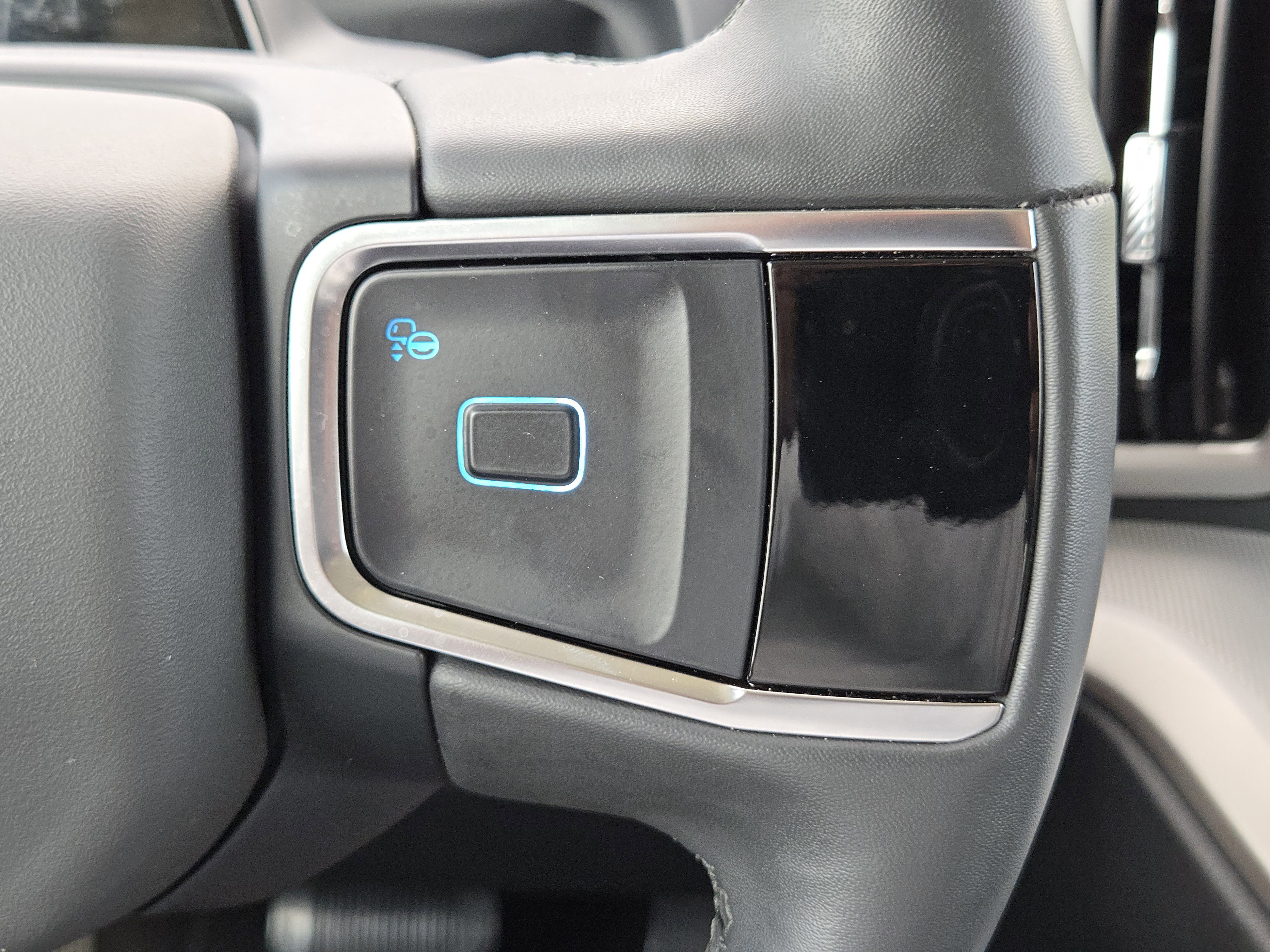 Certified 2025 Ford Expedition Active AWD/4WD image 28