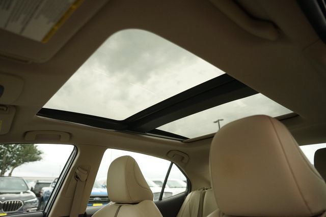 Used 2018 Toyota Camry XLE FWD image 11