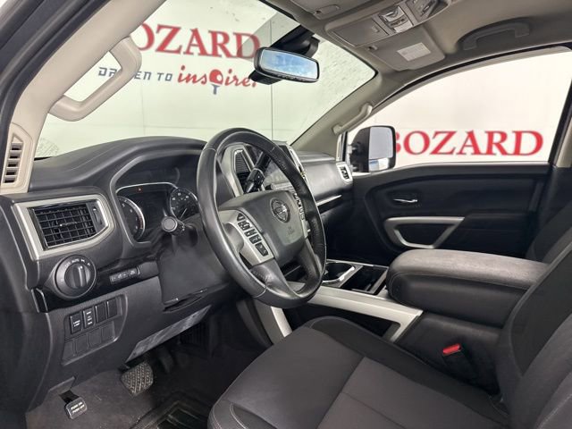 Used 2021 Nissan Titan SV w/ SV Convenience Package image 12