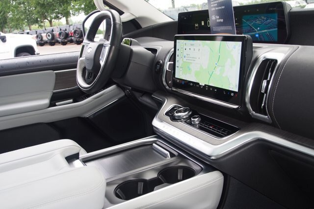 Certified 2025 Ford Expedition Max Platinum w/ Platinum Ultimate Package AWD/4WD image 10