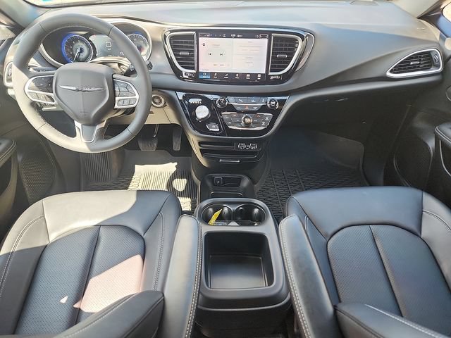 Used 2025 Chrysler Voyager LX FWD image 8