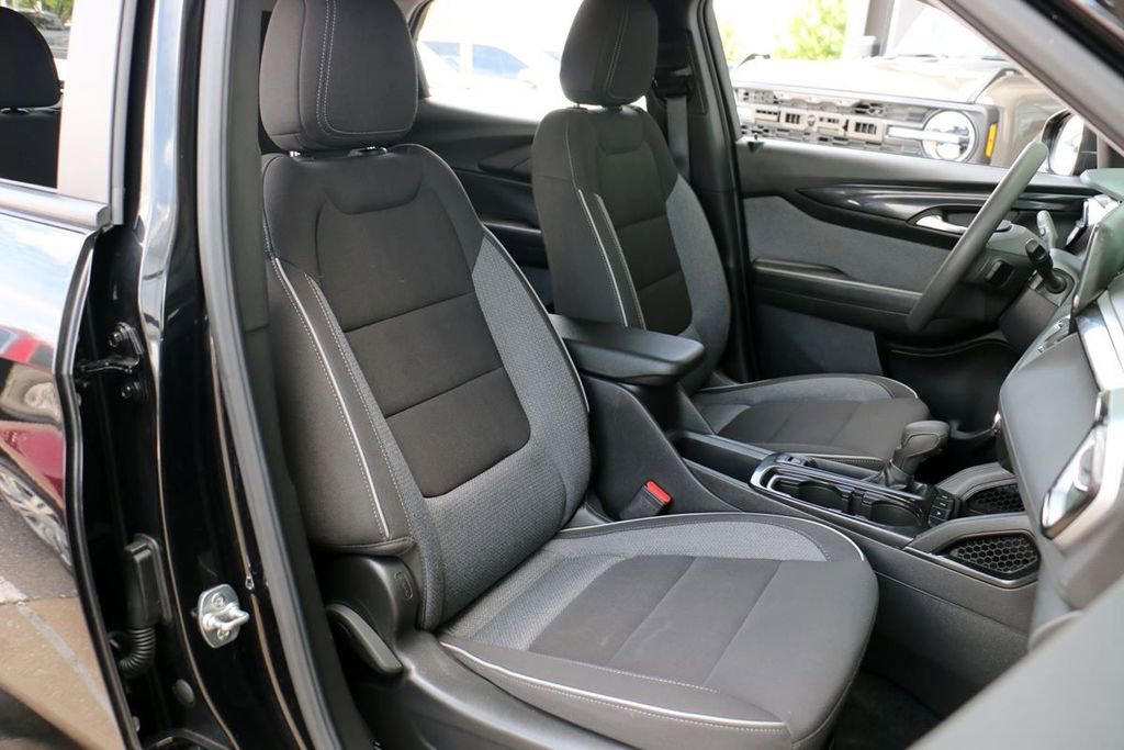 Used 2025 Chevrolet TrailBlazer LS w/ LS Convenience Package FWD image 24