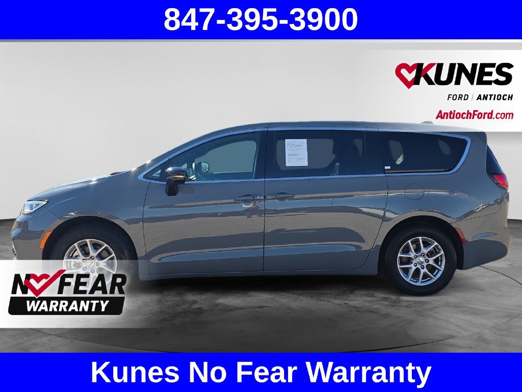 Used 2025 Chrysler Pacifica Select FWD image 7