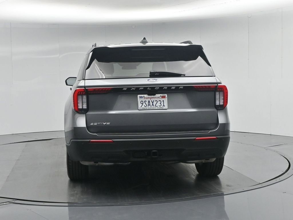 Certified 2025 Ford Explorer Active RWD image 32