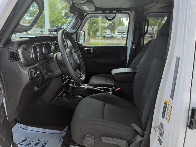Used 2023 Jeep Gladiator Sport AWD/4WD image 15