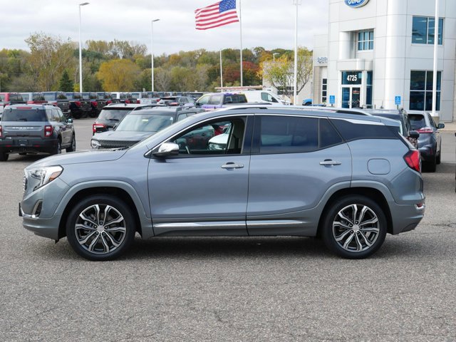 Used 2020 GMC Terrain Denali w/ Denali Premium Package image 2