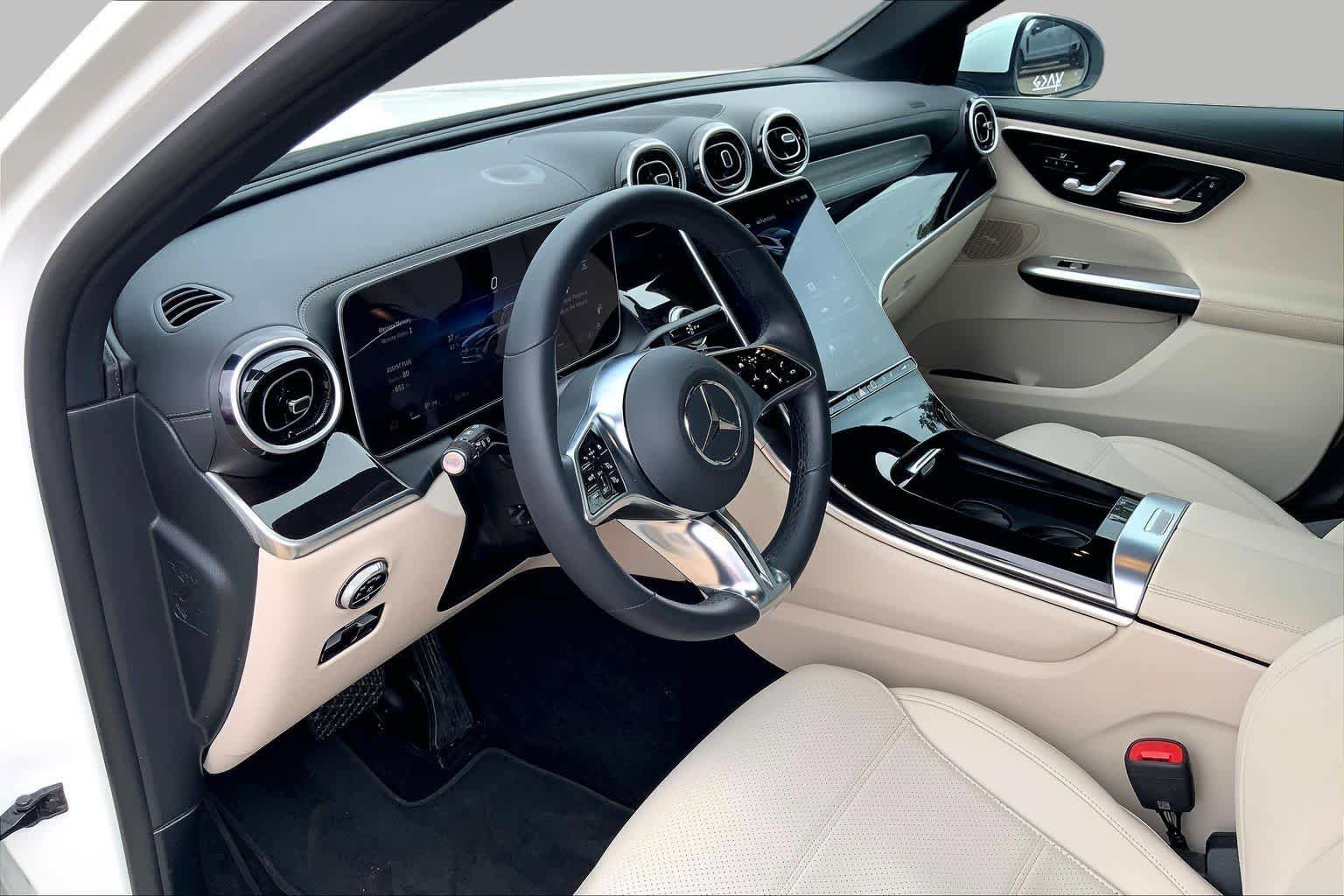 Used 2025 Mercedes-Benz GLC 300 4MATIC image 18