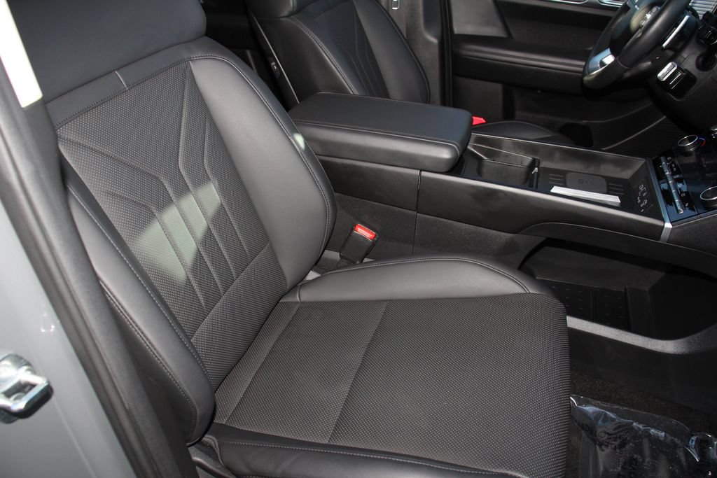 Used 2025 Hyundai Santa Fe SEL FWD image 28