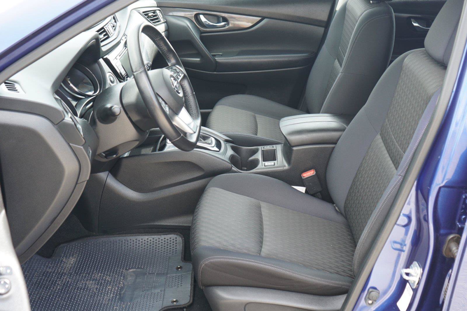 Used 2018 Nissan Rogue SV AWD/4WD image 9