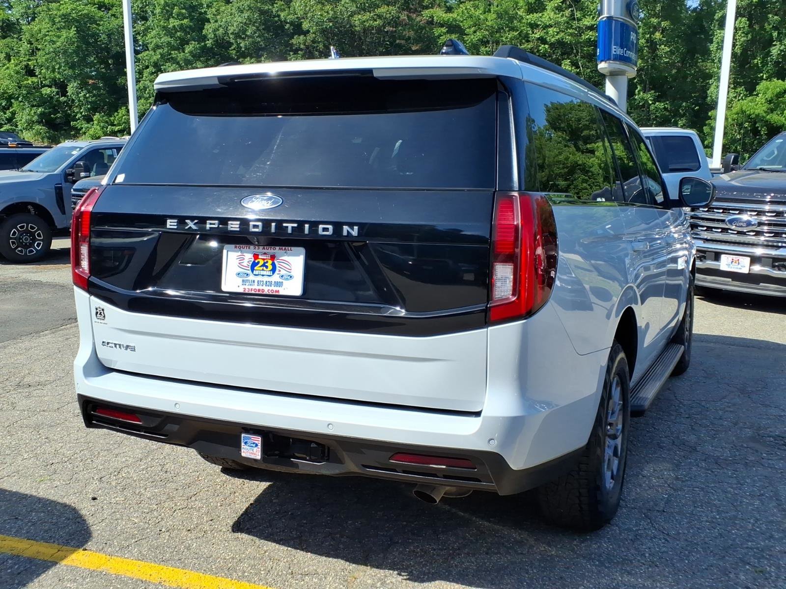 Certified 2025 Ford Expedition Active AWD/4WD image 8