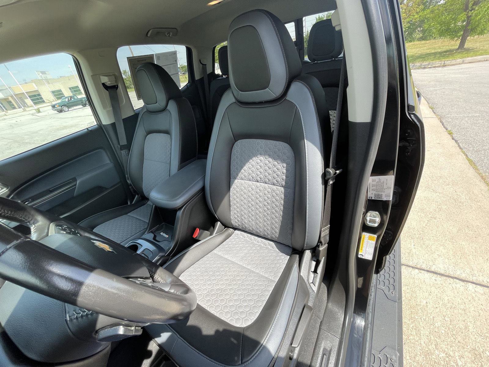 Used 2022 Chevrolet Colorado Z71 AWD/4WD image 18