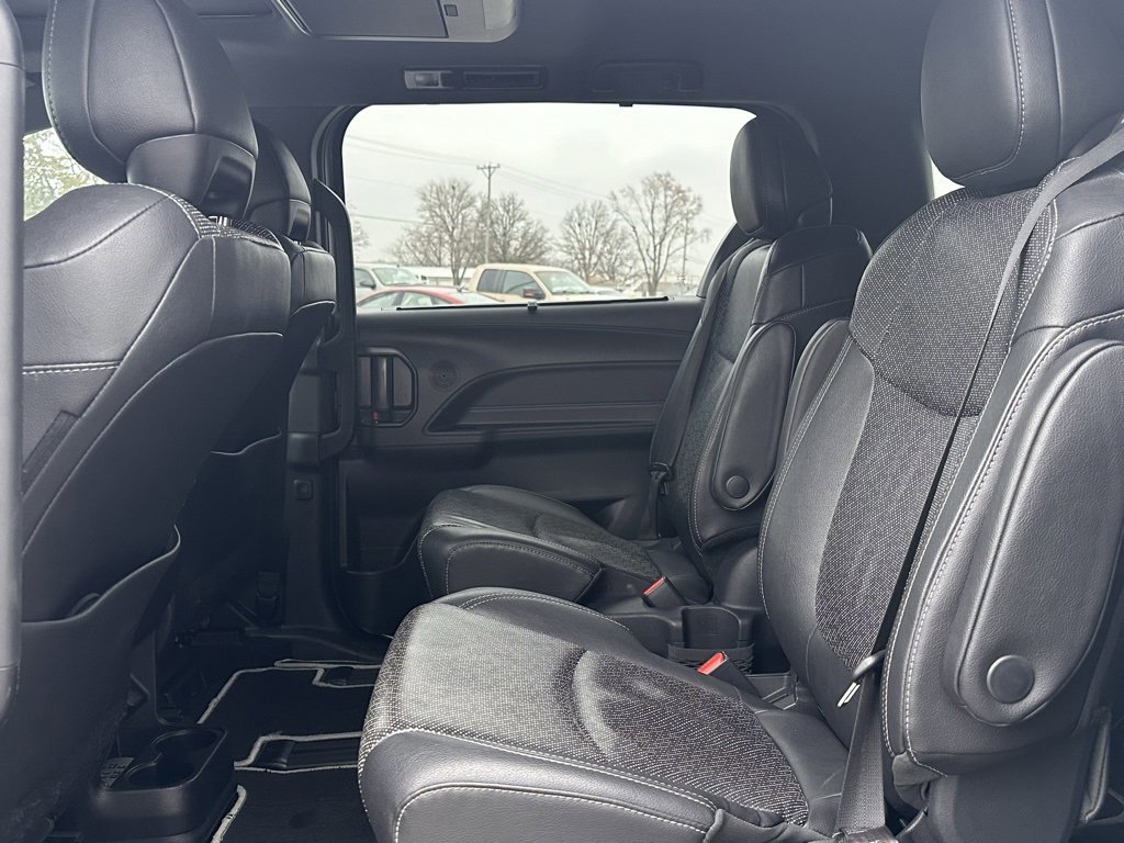 Used 2023 Toyota Sienna XSE image 11