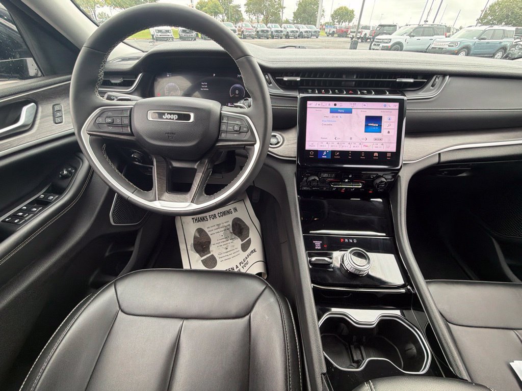 Used 2023 Jeep Grand Cherokee L Limited AWD/4WD image 6