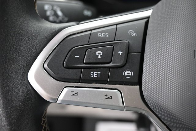 Used 2023 Volkswagen Atlas SE w/ Panoramic Sunroof Package FWD image 17