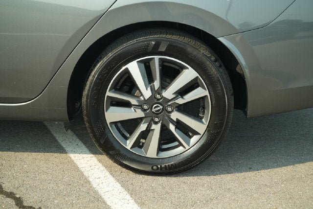 Used 2025 Nissan Versa SV FWD image 40