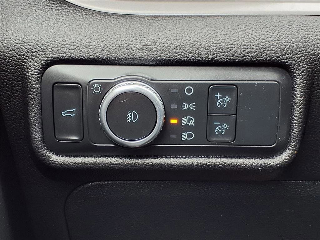Certified 2022 Ford Explorer XLT w/ Equipment Group 202A image 15