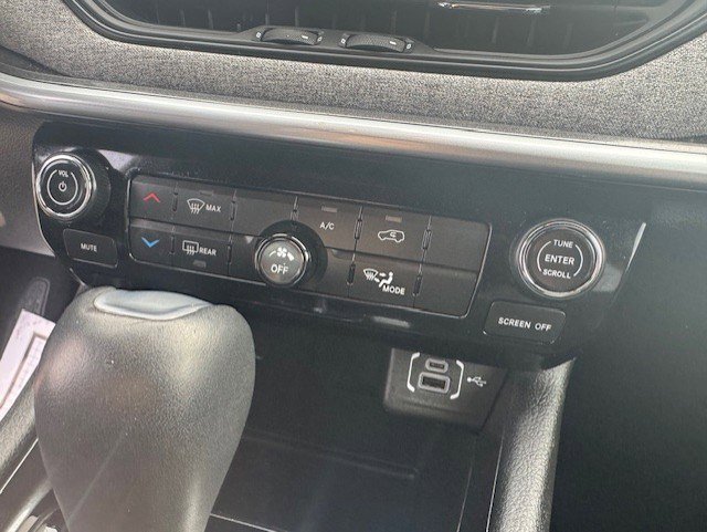 Used 2025 Jeep Compass Latitude AWD/4WD image 21