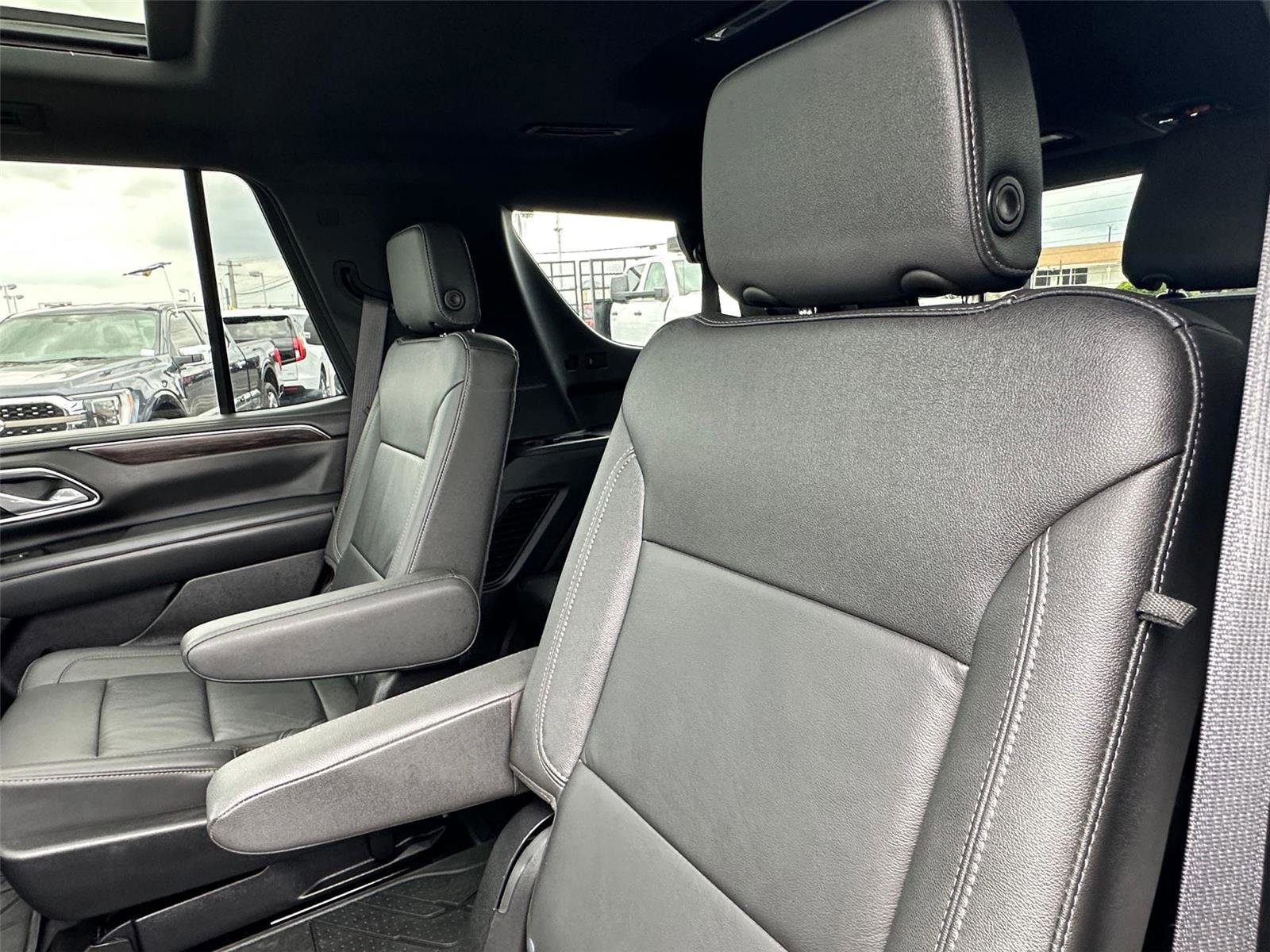 Used 2024 Chevrolet Tahoe Z71 w/ Luxury Package image 31