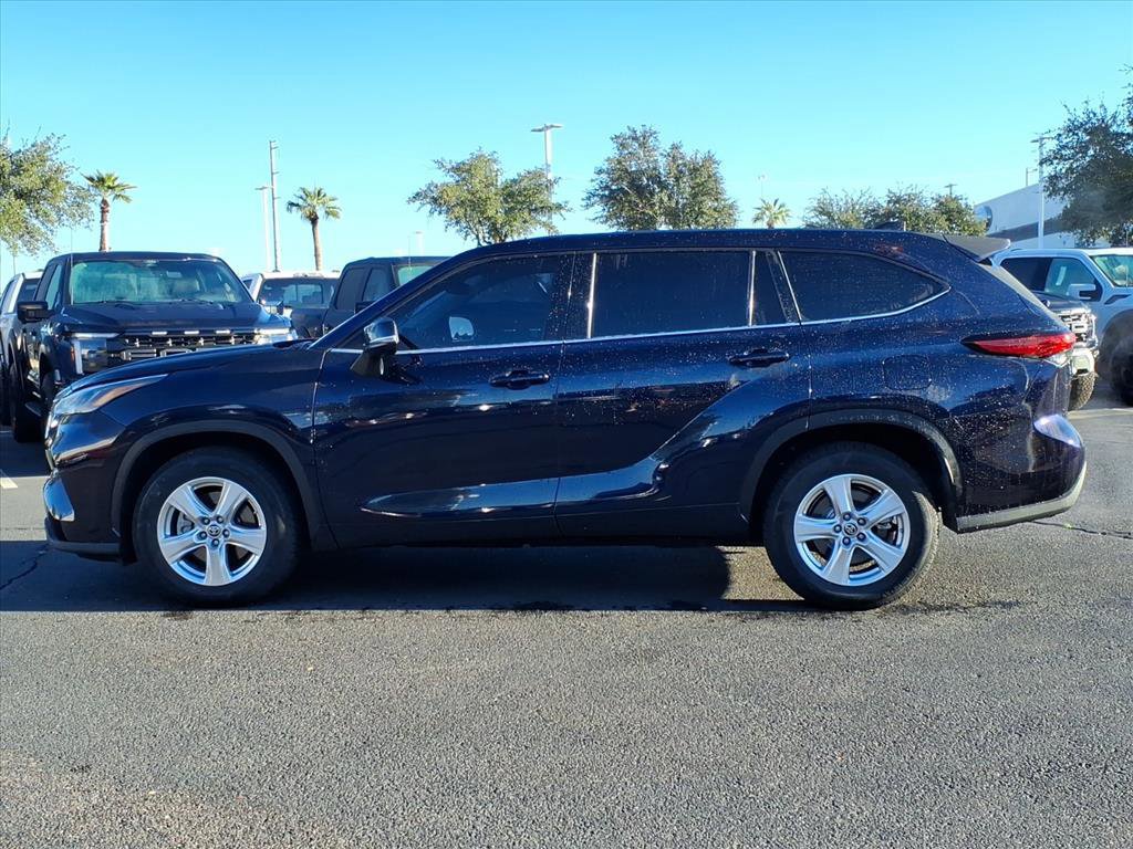 Used 2022 Toyota Highlander L image 2