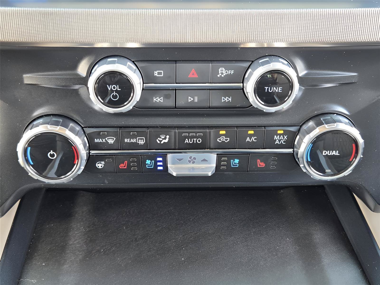 Certified 2026 Ford F250 Platinum w/ Platinum Plus Package AWD/4WD image 18