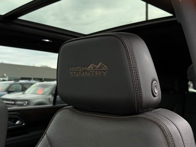 Used 2023 Chevrolet Suburban High Country image 37