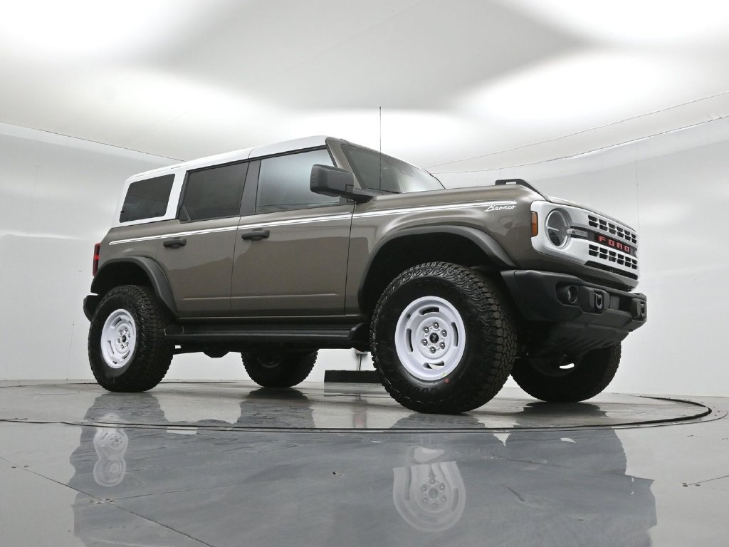 Certified 2026 Ford Bronco Heritage Edition AWD/4WD image 3