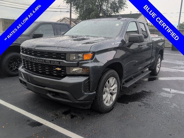 Used 2020 Chevrolet Silverado 1500 Custom w/ Custom Value Package AWD/4WD image 3