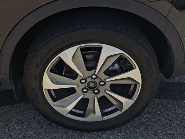 Certified 2025 Ford Escape Platinum AWD/4WD image 7