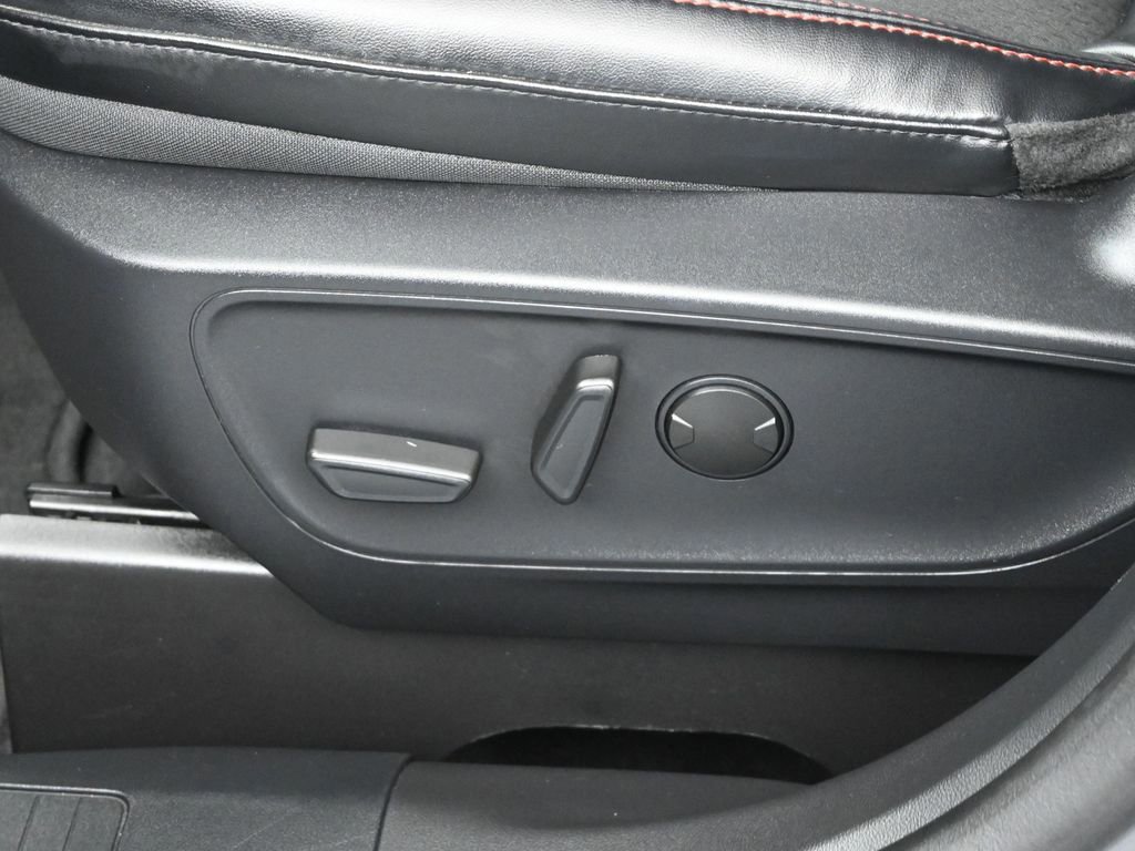 Certified 2025 Ford Escape ST-Line AWD/4WD image 17