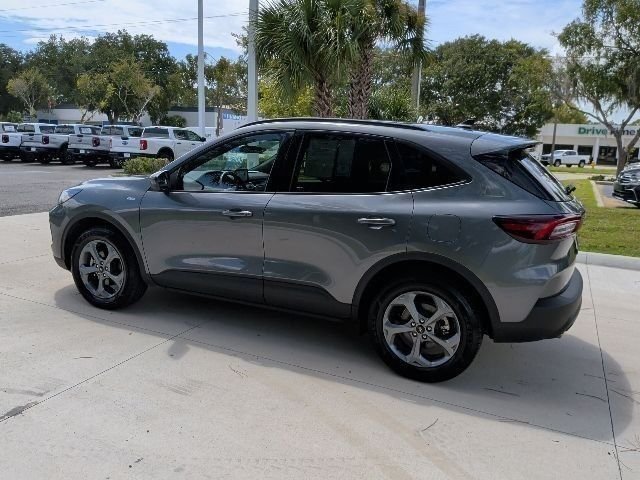 Certified 2025 Ford Escape ST-Line Select AWD/4WD image 10