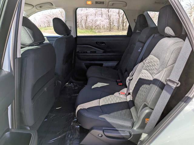 Used 2025 Nissan Pathfinder SV image 21
