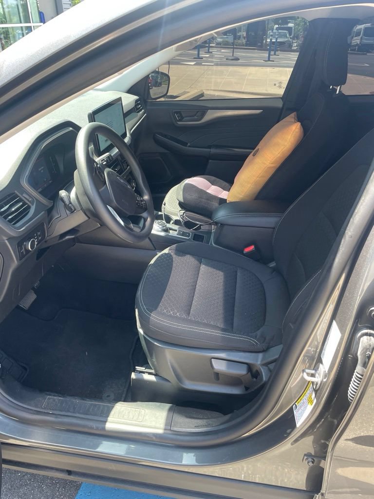 Certified 2025 Ford Escape Active w/ Tech Pack #1 FWD image 3