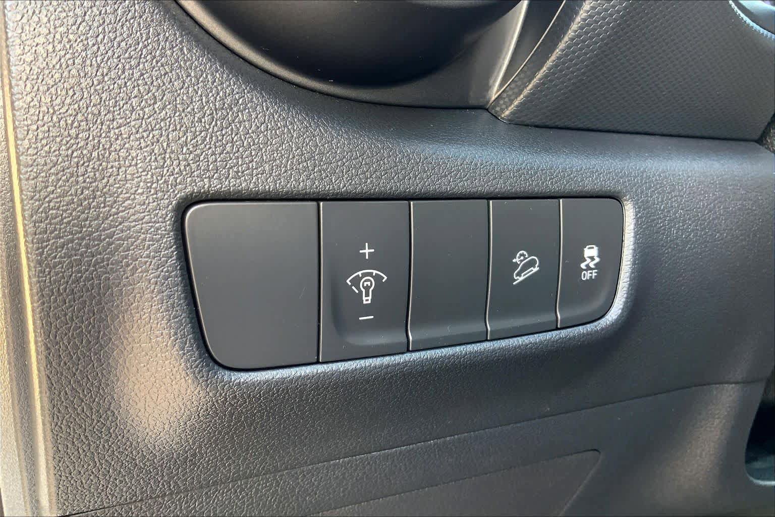 Used 2022 Hyundai Kona SEL FWD image 35