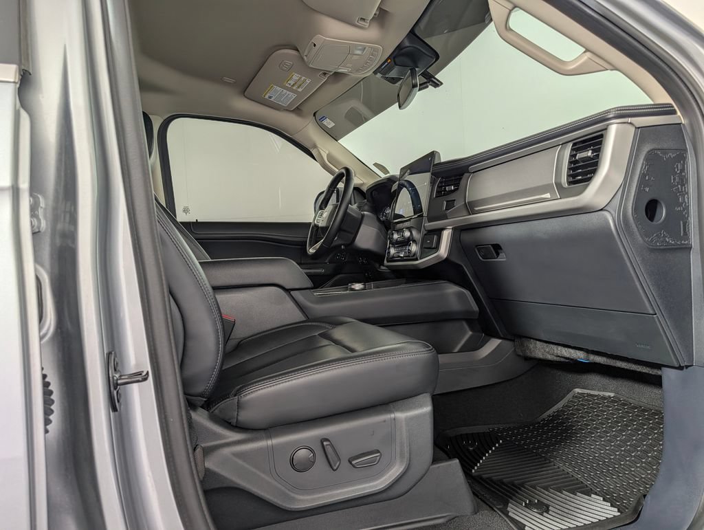 Certified 2024 Ford Expedition XLT RWD image 11