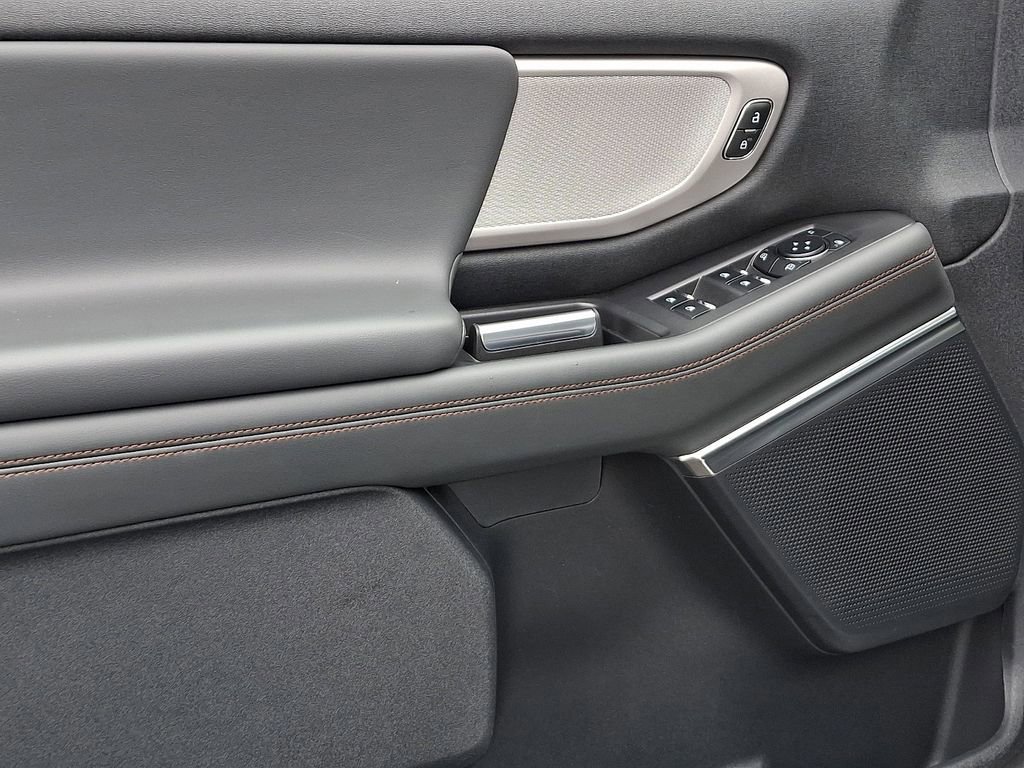 Certified 2025 Ford Expedition Active image 14