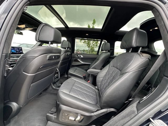 Used 2023 BMW X7 xDrive40i w/ M Sport Package AWD/4WD image 17
